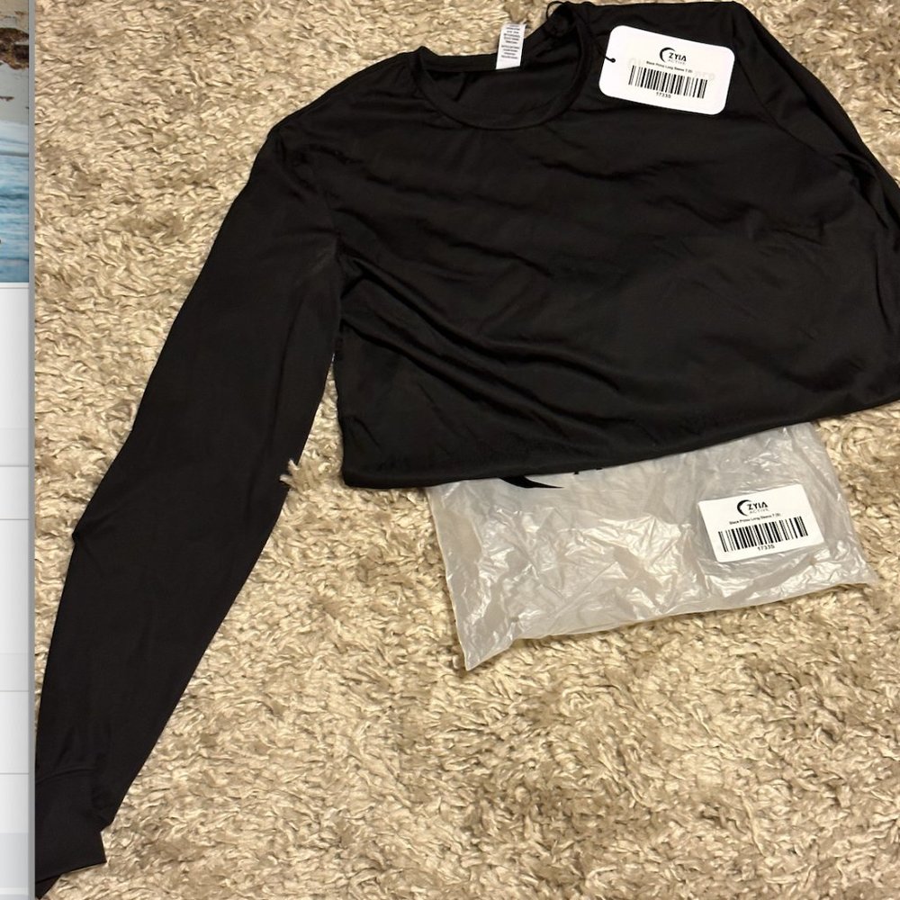Zyia NWT Black Primo LS T size small